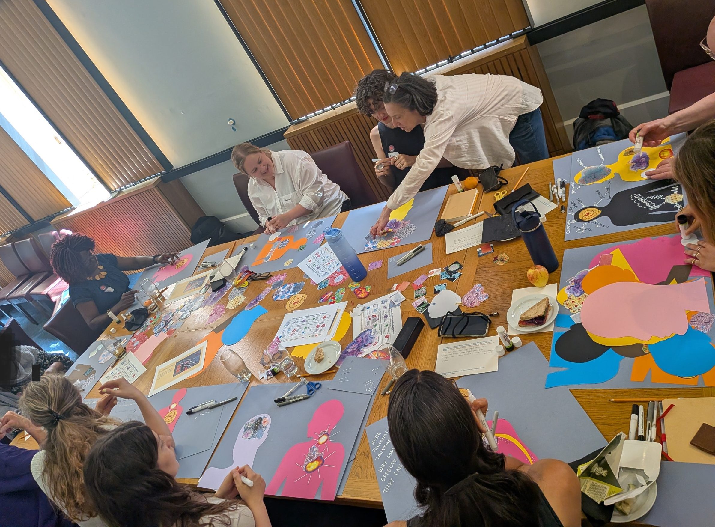 People busy creating their self-reflective mind maps