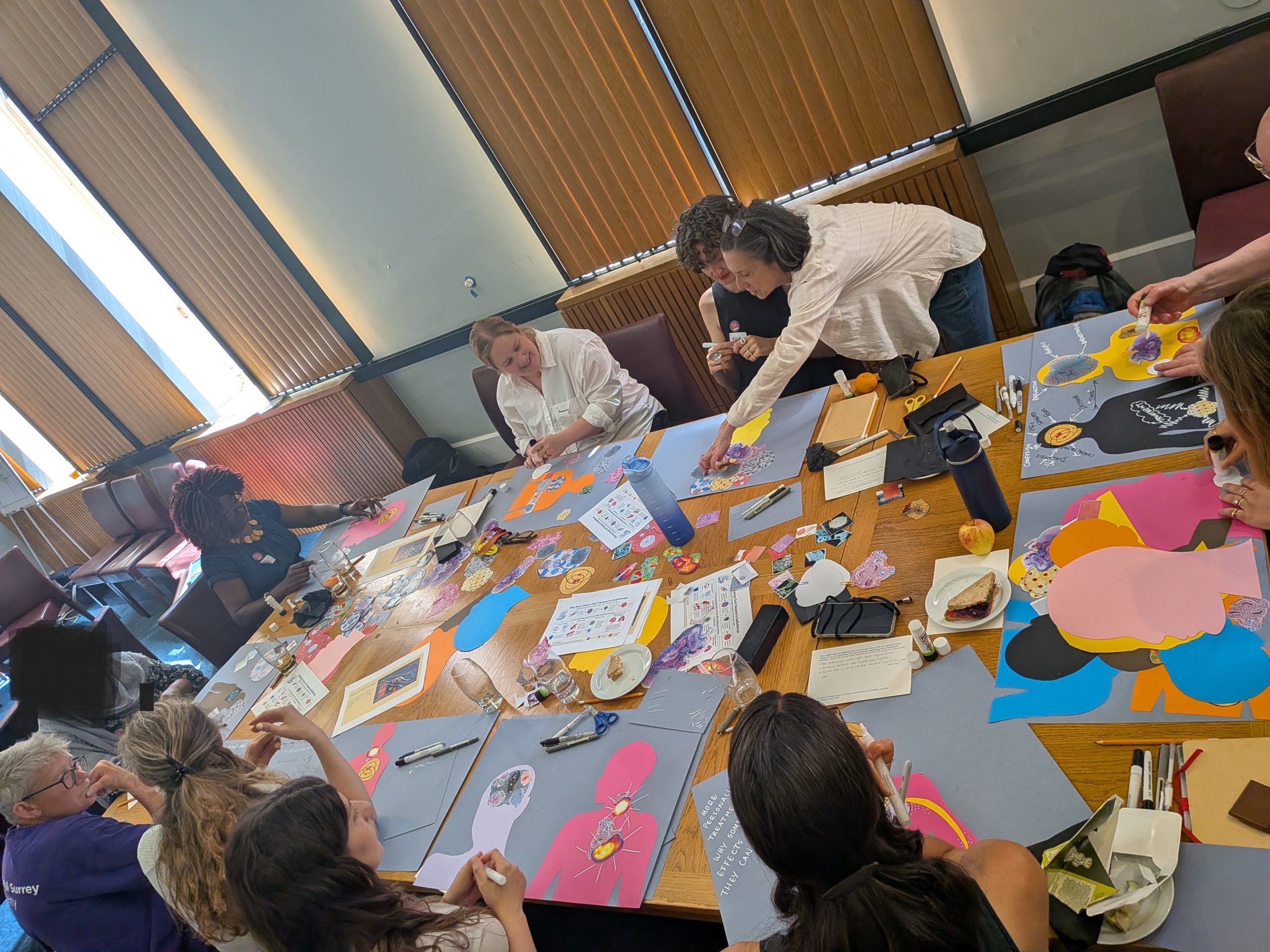 People busy creating their self-reflective mind maps
